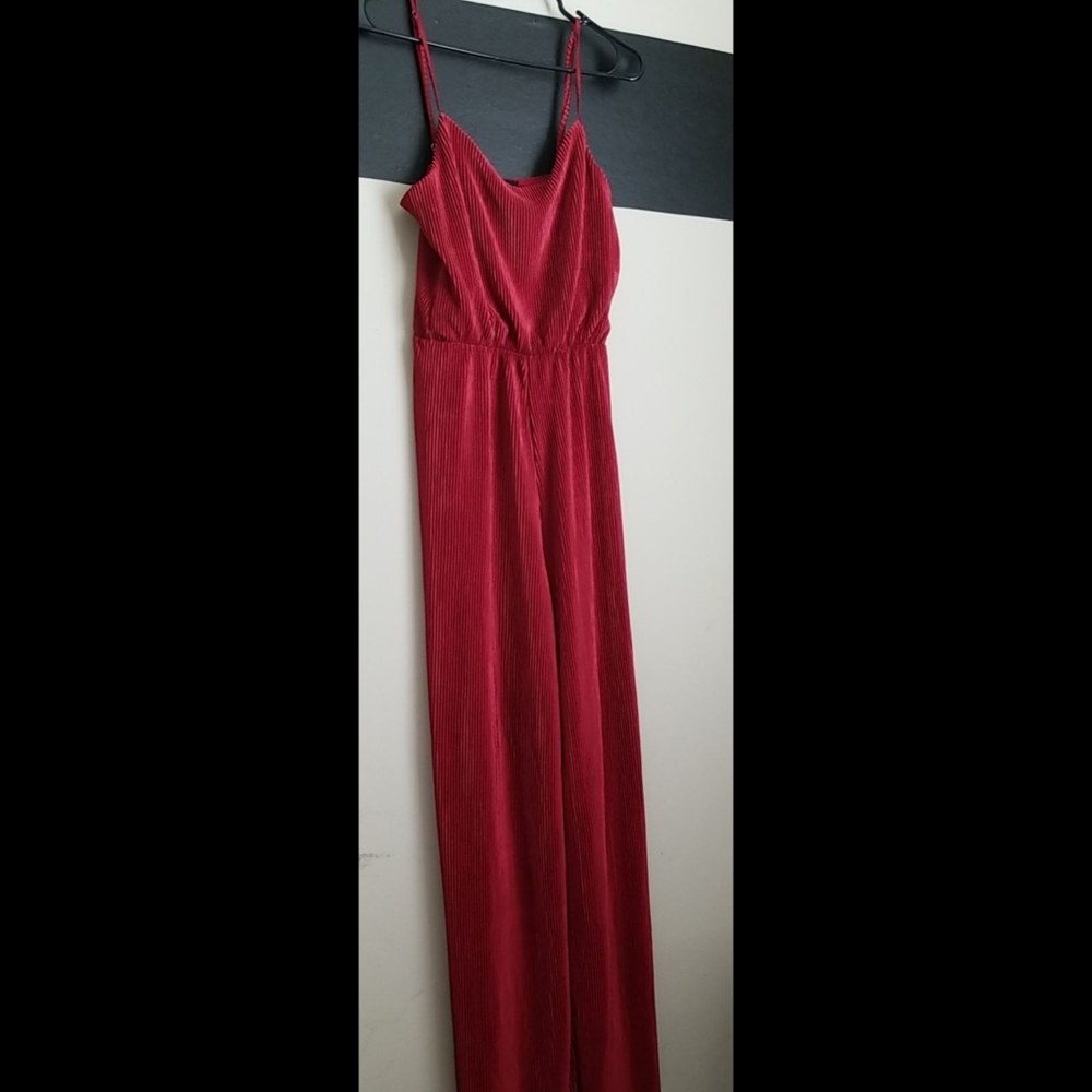 🆕️ LISTING!! NWOT FOREVER 21 CRIMSON PLISSE JUMPSUIT - Picture 3 of 16